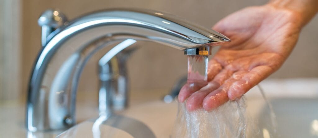 cuanta energia para calentar agua