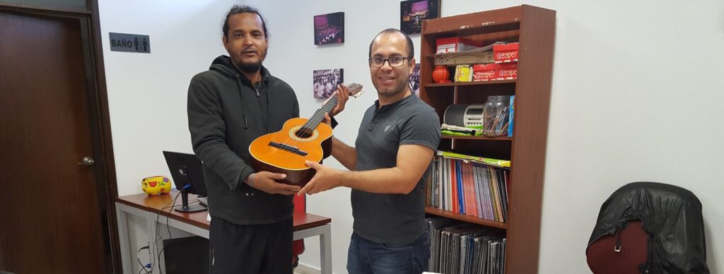 cuantas cuerdas tiene un requinto