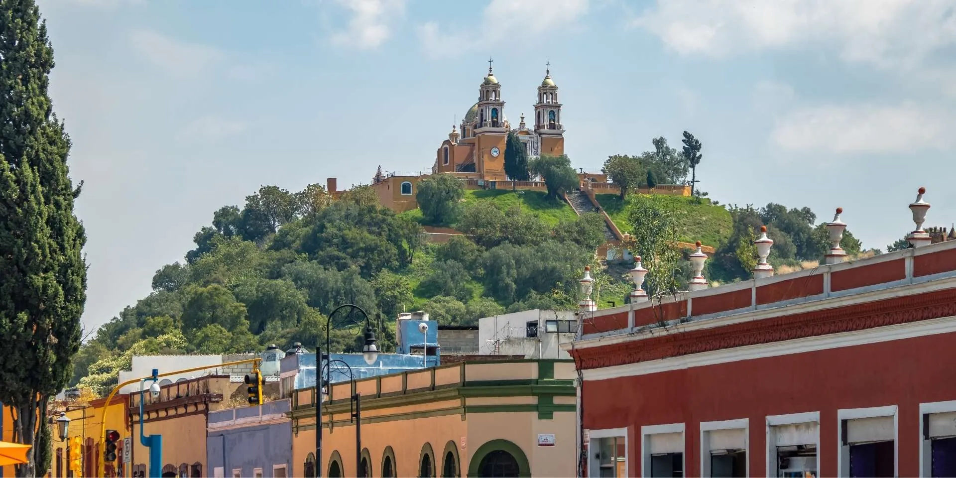 cuantas iglesias hay en cholula