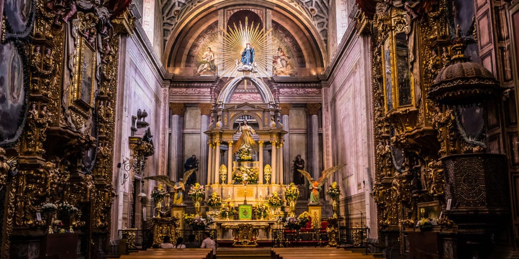 cuantas iglesias hay en queretaro