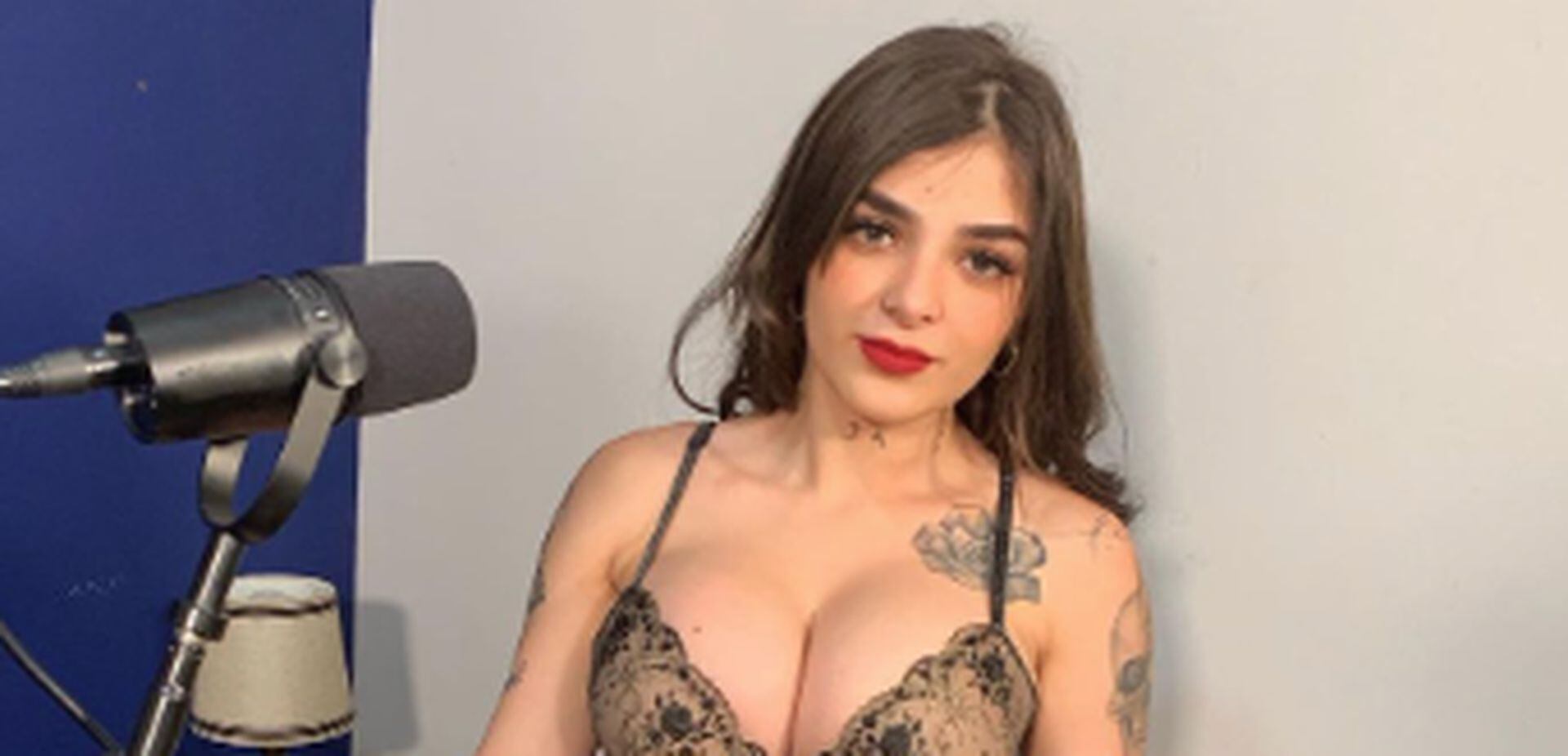 cuanto cobra karely ruiz