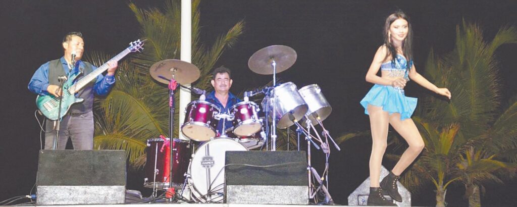 cuanto cobra la sonora tropicana