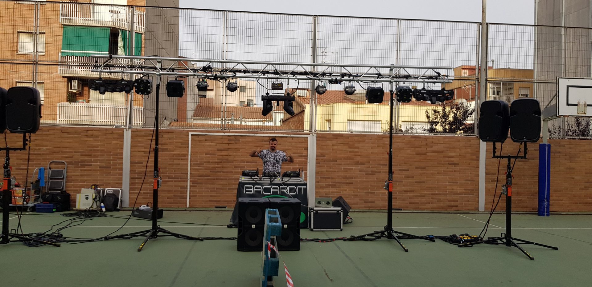 cuanto cobra un dj