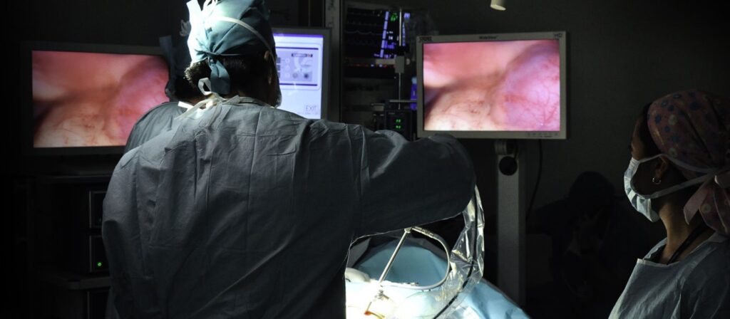 cuanto cobra un proctologo