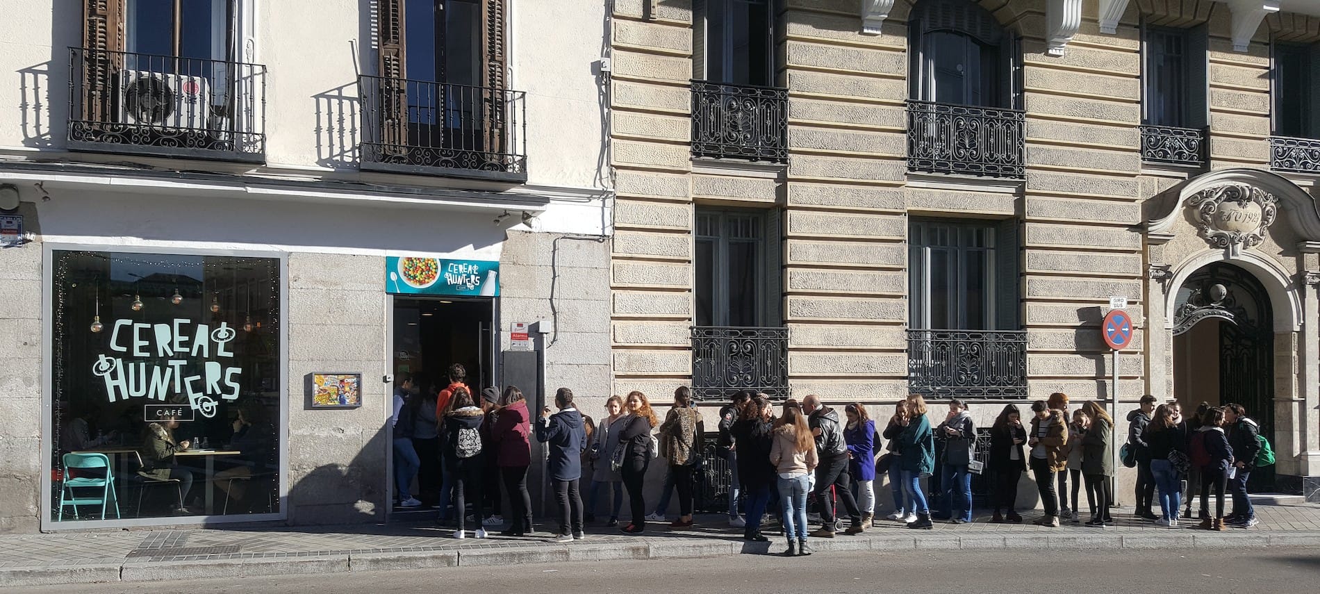 cuanto cuesta abrir una cafeteria