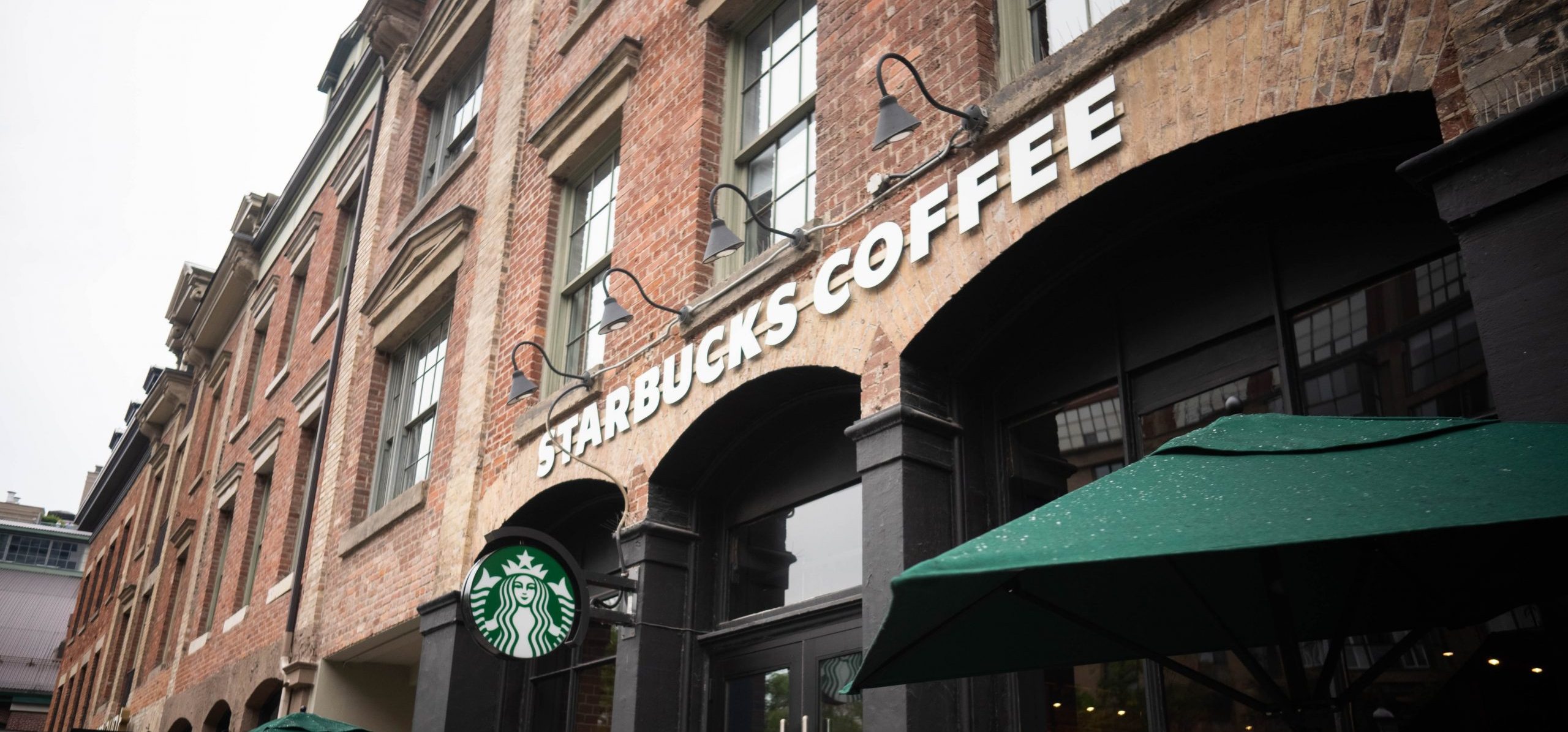 Blog 10 cuanto cuesta poner un starbucks