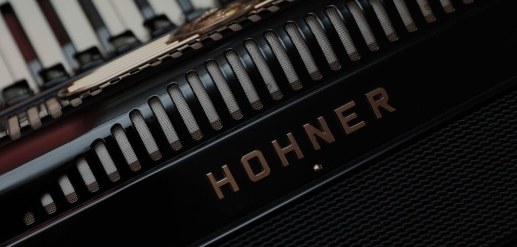 cuanto cuesta un acordeon hohner