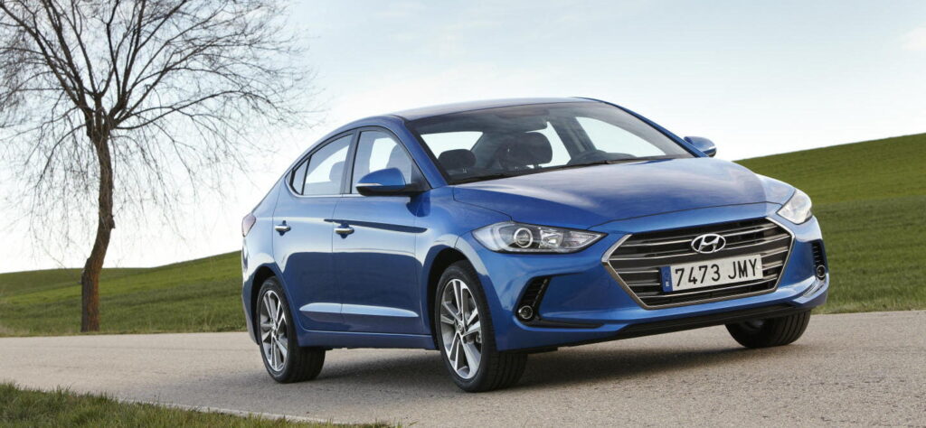 cuanto cuesta un elantra 2017