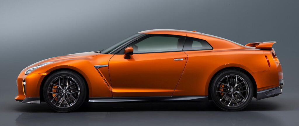 cuanto cuesta un nissan gtr