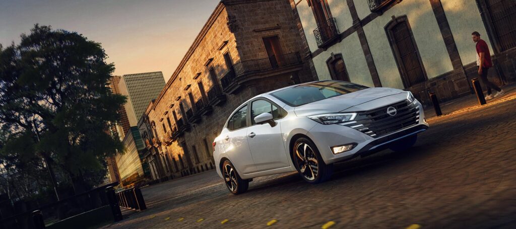 ¿Cuánto cuesta un versa 2013? 2 cuanto cuesta un versa 2013