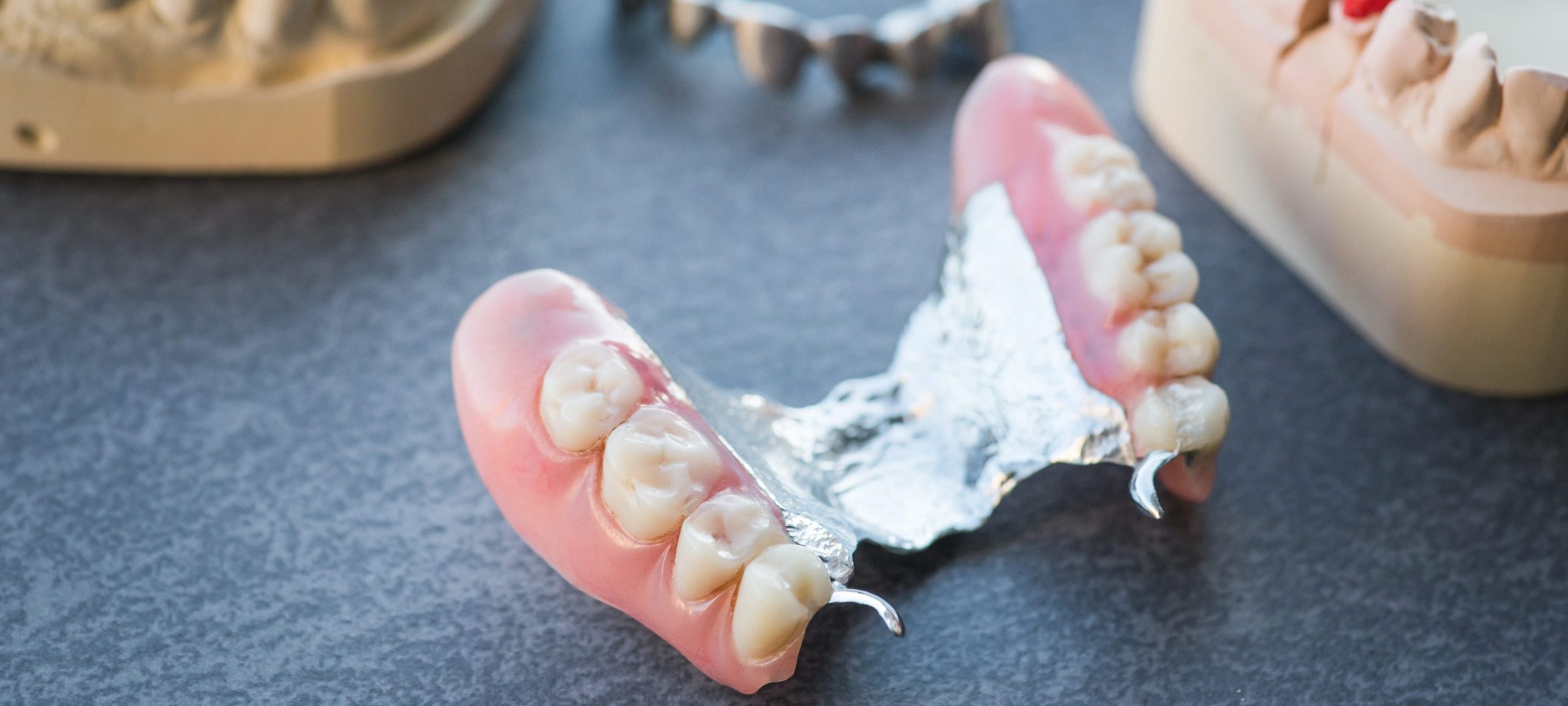 cuanto cuesta una dentadura postiza