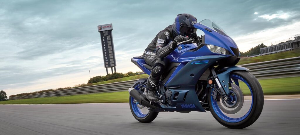 cuanto cuesta una moto deportiva