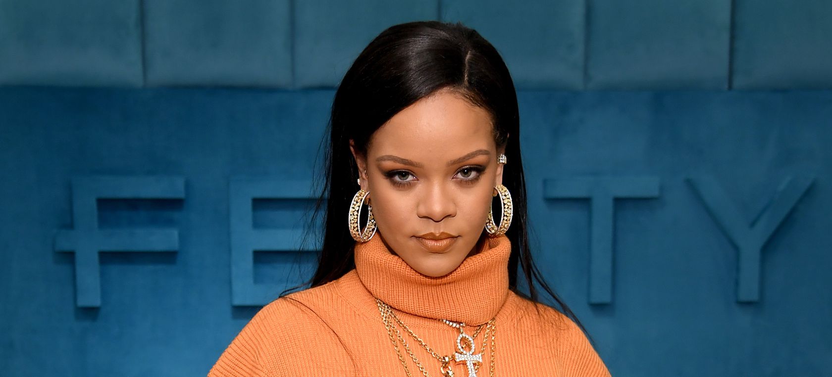 cuanto dinero tiene rihanna