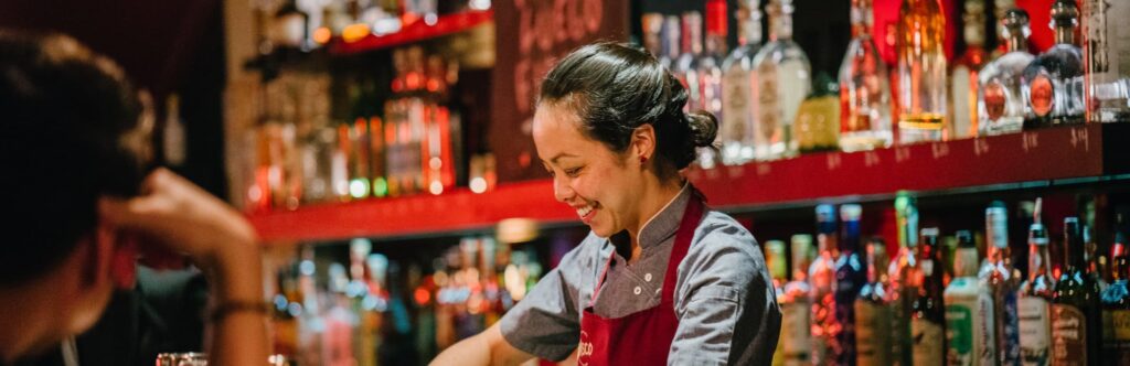 cuanto gana un bartender
