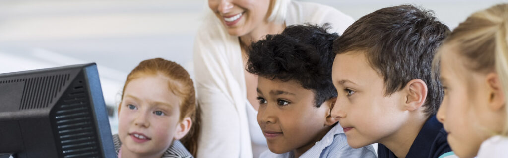 cuanto gana un pedagogo