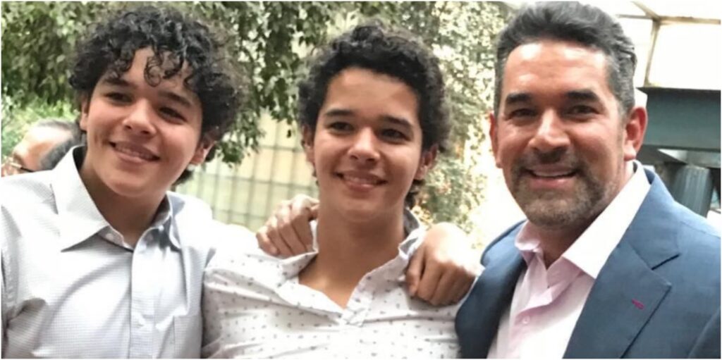 cuanto mide eduardo santamarina