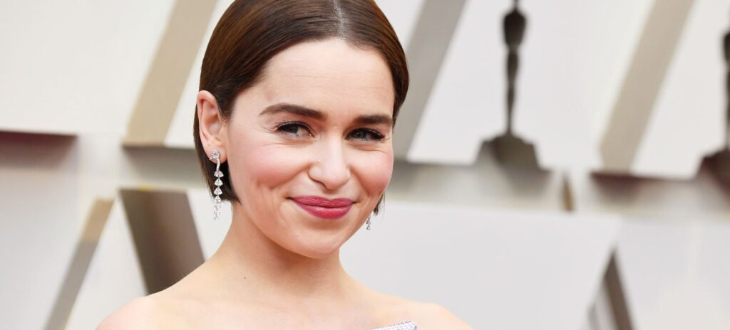 cuanto mide emilia clarke