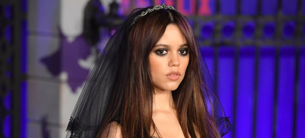 cuanto mide jenna ortega en 2022