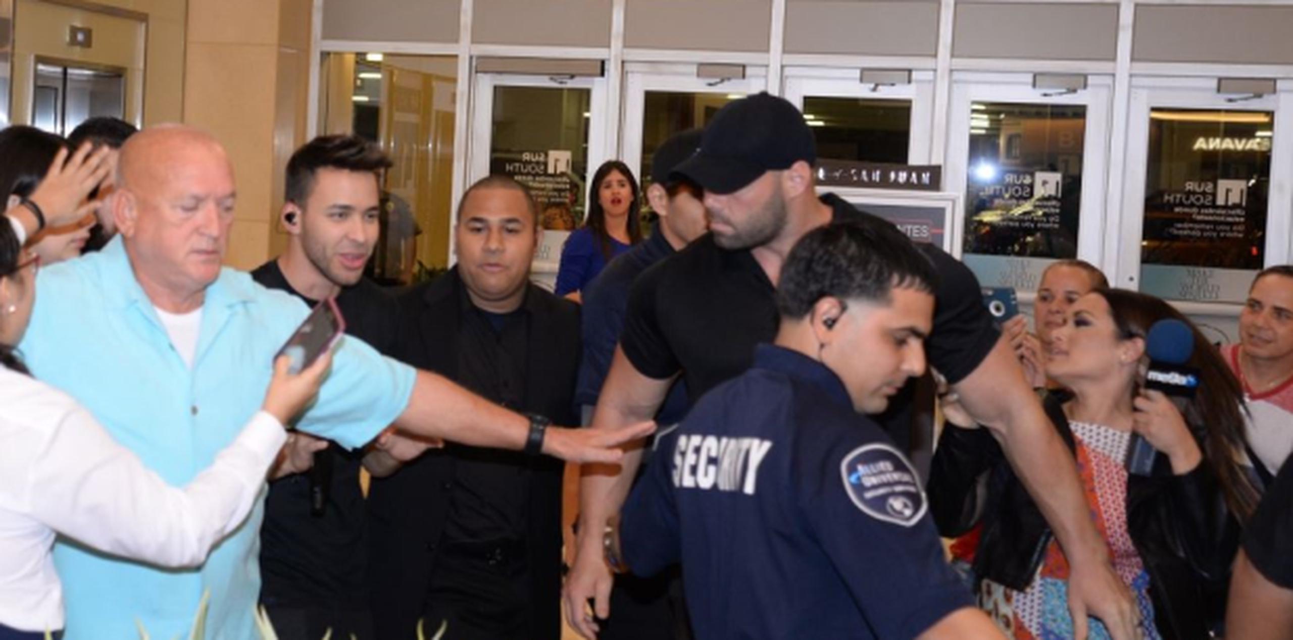 cuanto mide prince royce
