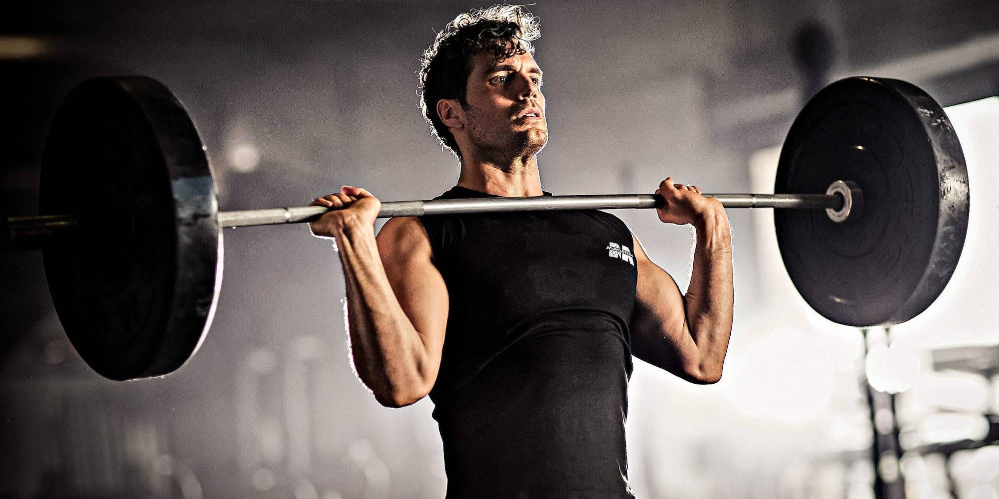 cuanto pesa henry cavill