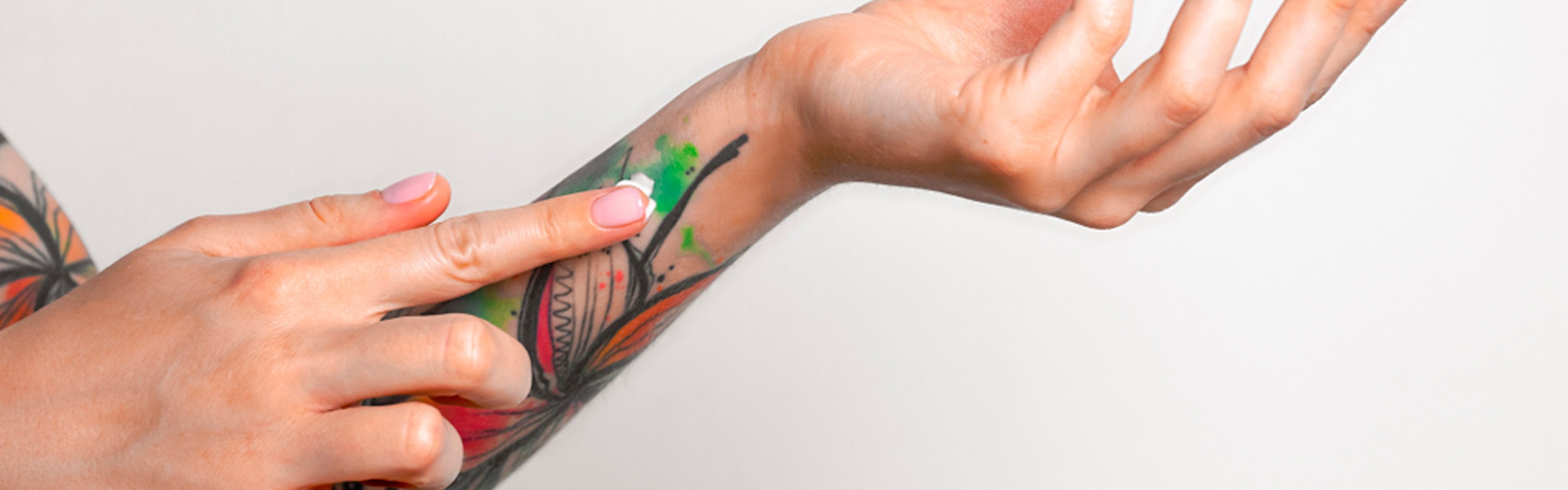 cuanto tiempo cicatriza un tatuaje