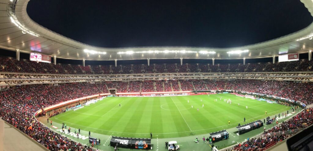 cuantos aficionados tiene chivas