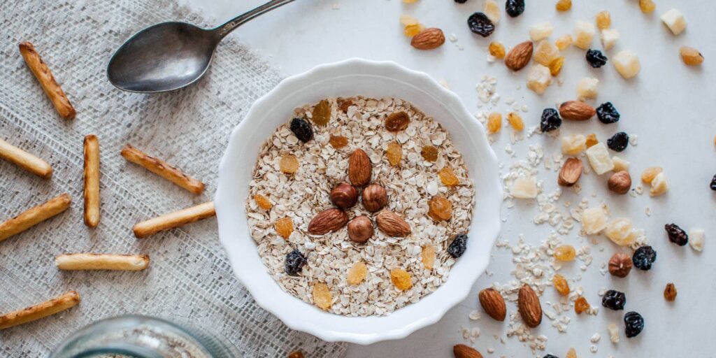 ¿Cuántos carbohidratos tiene la avena? 2 cuantos carbohidratos tiene la avena