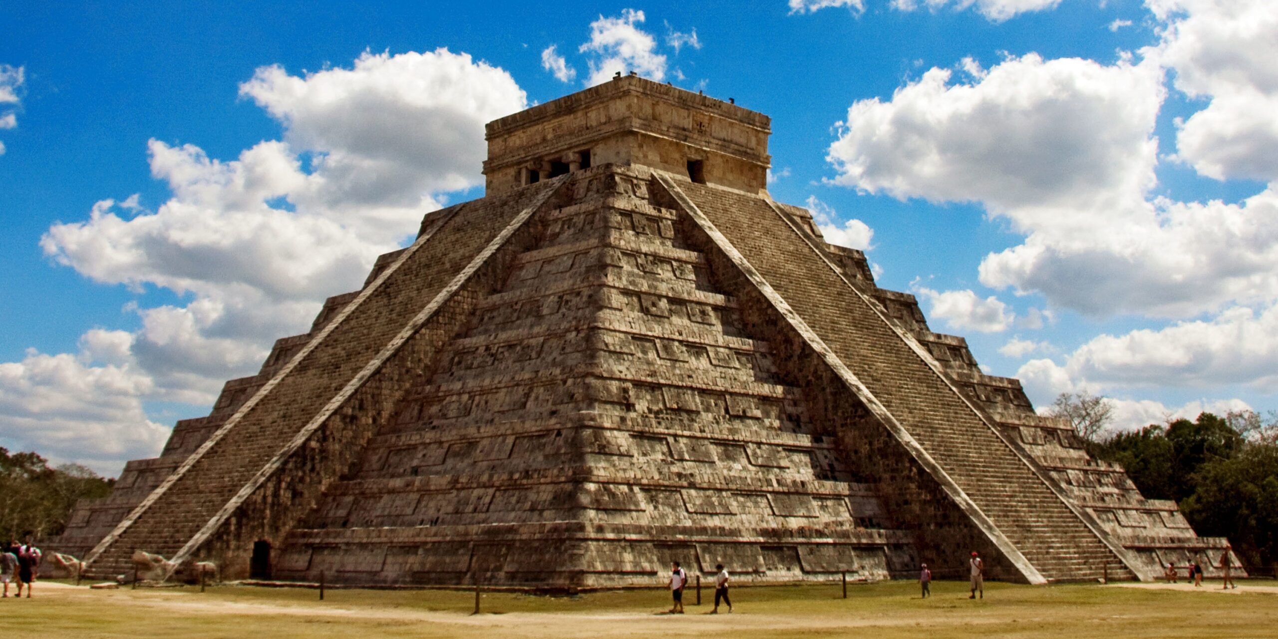 cuantos escalones tiene chichen itza scaled