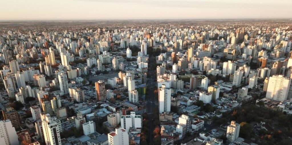 cuantos habitantes tiene la plata