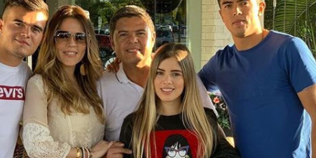 cuantos hermanos tiene belinda