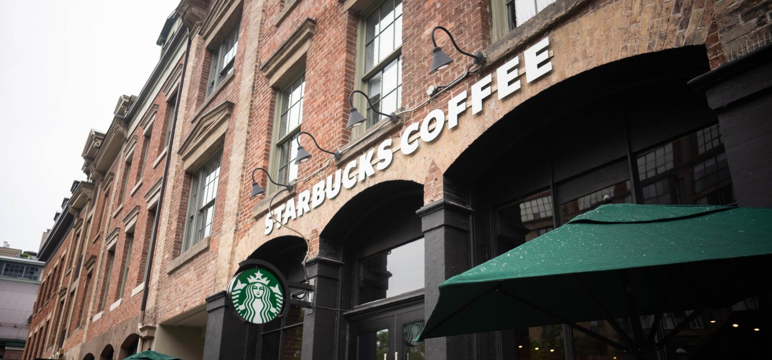 cuantos starbucks hay en