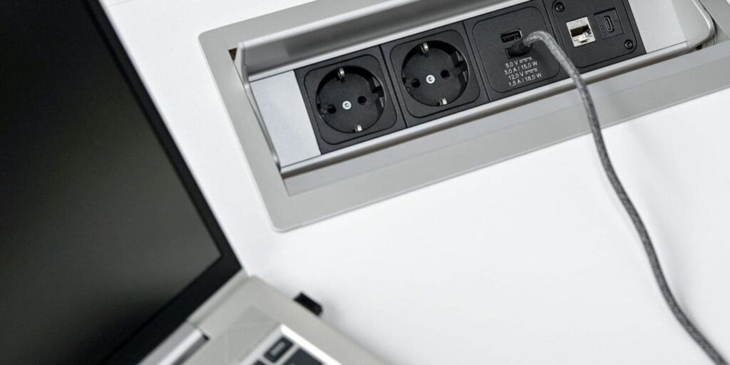 cuantos watts consume una computadora